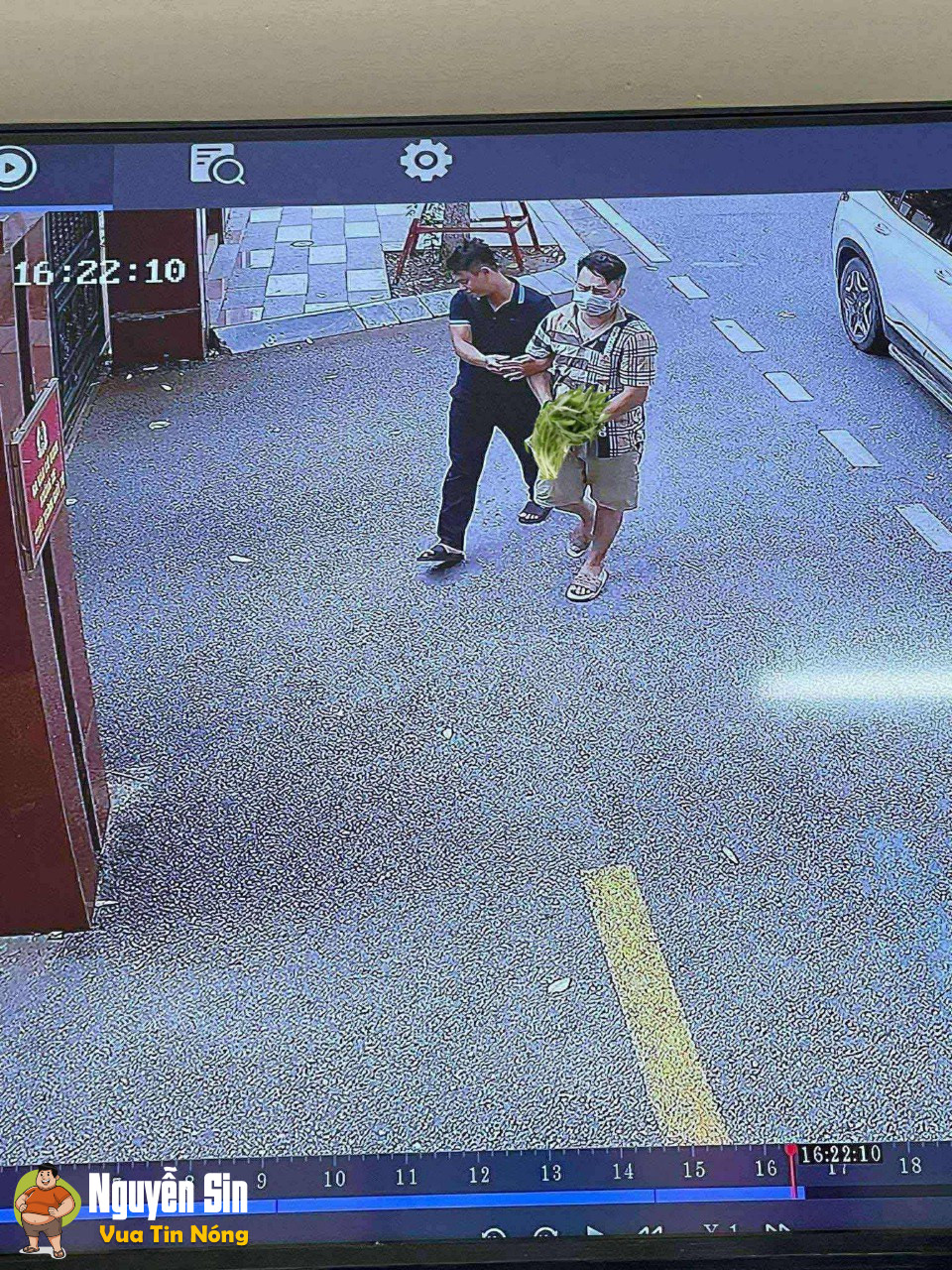 Nhìn bó “rau xanh” của thầy Tiến Bịp ngó bộ uy tín được đem đi kiểm nghiệm à =))