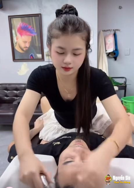 Tiệm gội đầu làm ảo thuật với khách nam.. pi tơ trị liệu hả!!