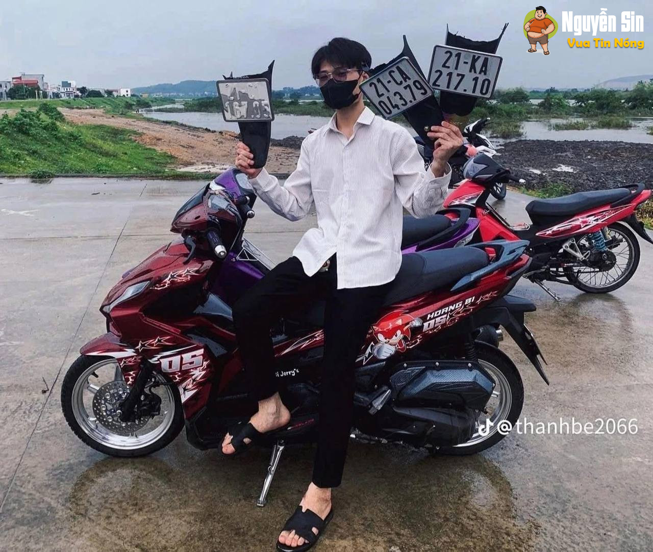 “Muốn lấy biển thì inbox” à! Mời các bác đẻ ra được biểnsố tới lấy ạ :)) Chúc mừng các anh lớn nhé, nhah thôi!!