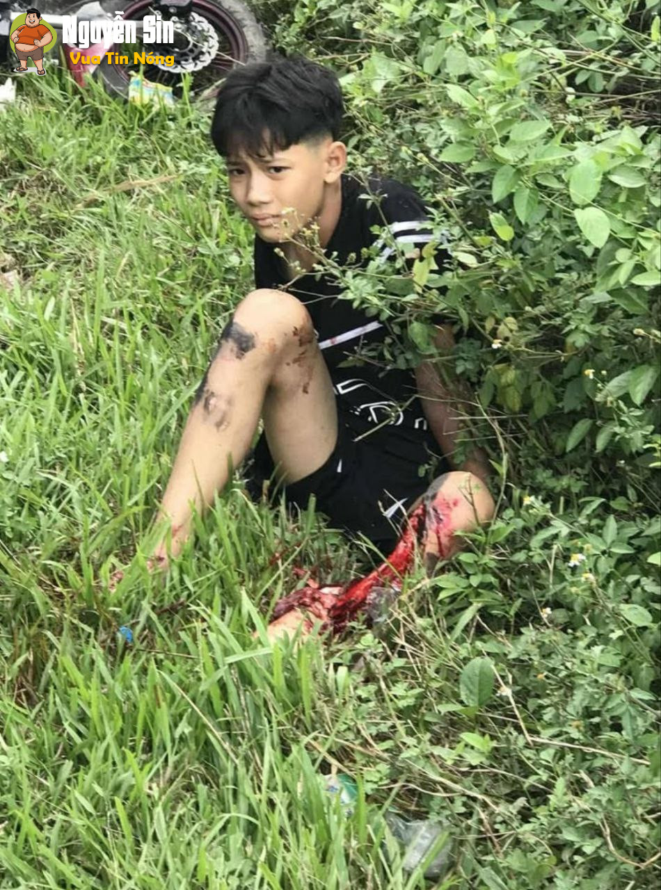 Tuyên Hóa – Quảng Bình: +2 đực bẻ gãy sừng trâu qua đường như trâu.. 1gay suon, 1nat chan