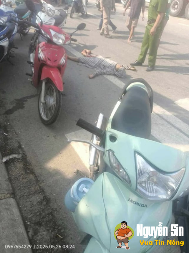Quảng Ngãi: Ôtô vcham với xe máy rồi lao vào nhà dân, khiến 5ng thương vong