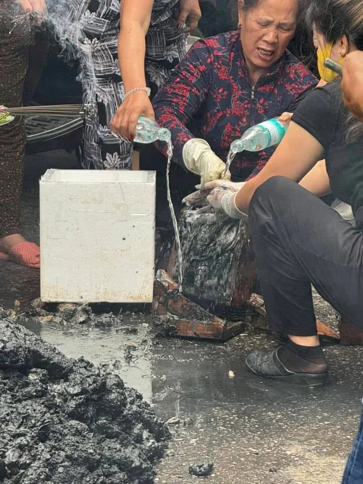 Chợ Lương Văn Can-Hải Phòng ngay lúc này . Nghe nói bà con đào được haicot