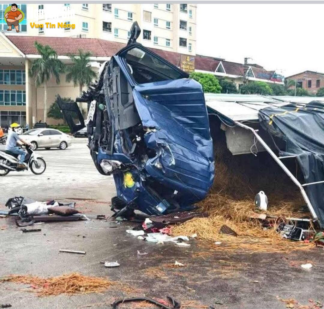 Cam hành trình vụ TNGT xe tải chở dưa hấu va chạm với xe khách (ở TP Vinh, Nghệ An)