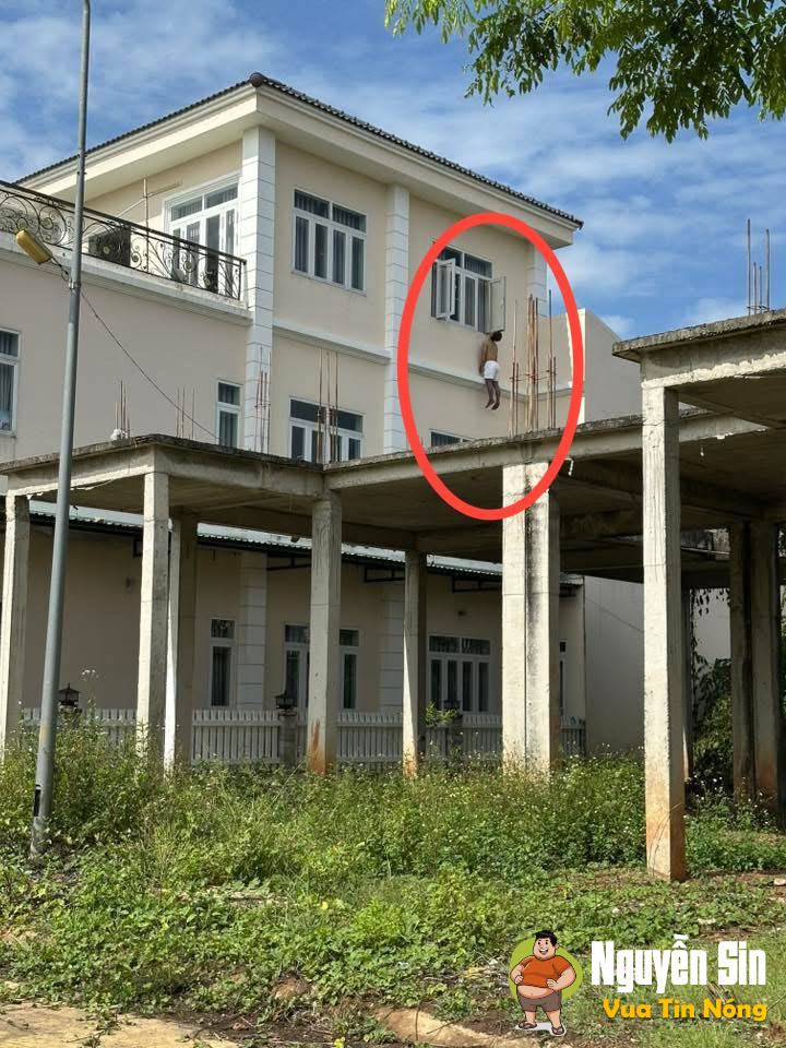 Đồng Xoài – Bình Phước: Sáng nay phát hiện 1 thanh niên lơ lửng ở cửa