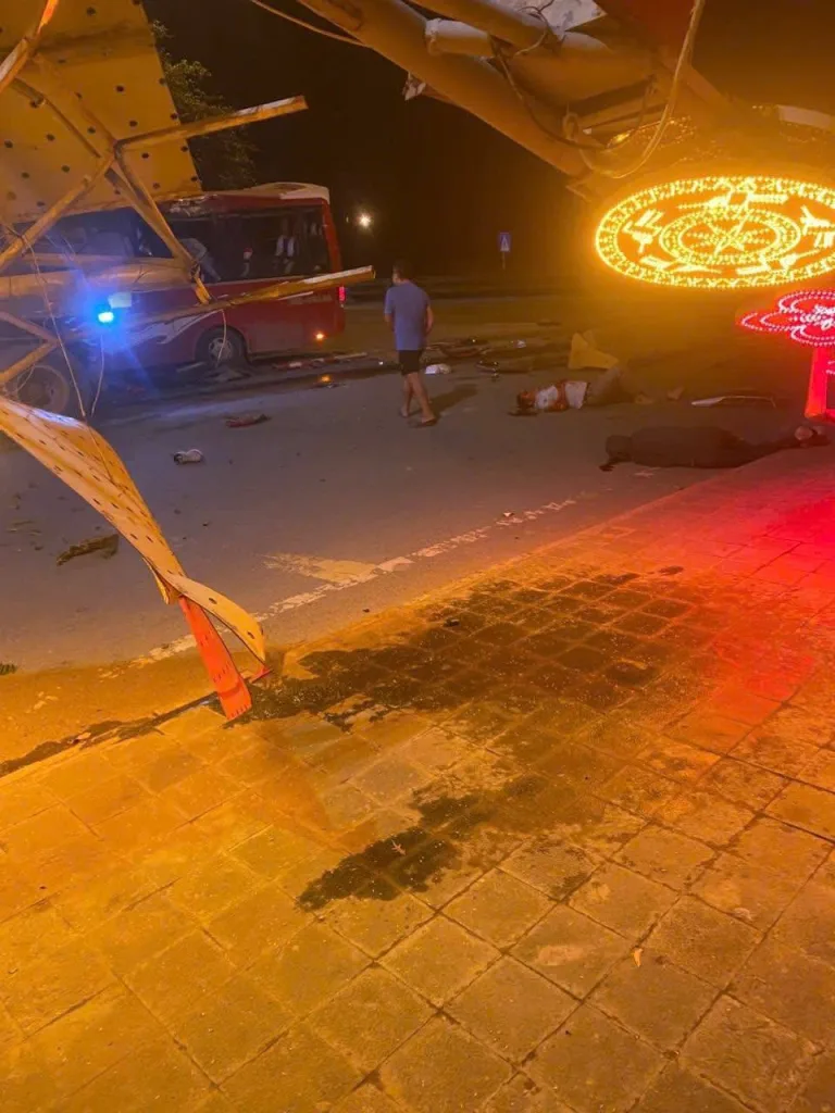 TNGT: Hà trung Thanh Hóa lúc rạng sáng