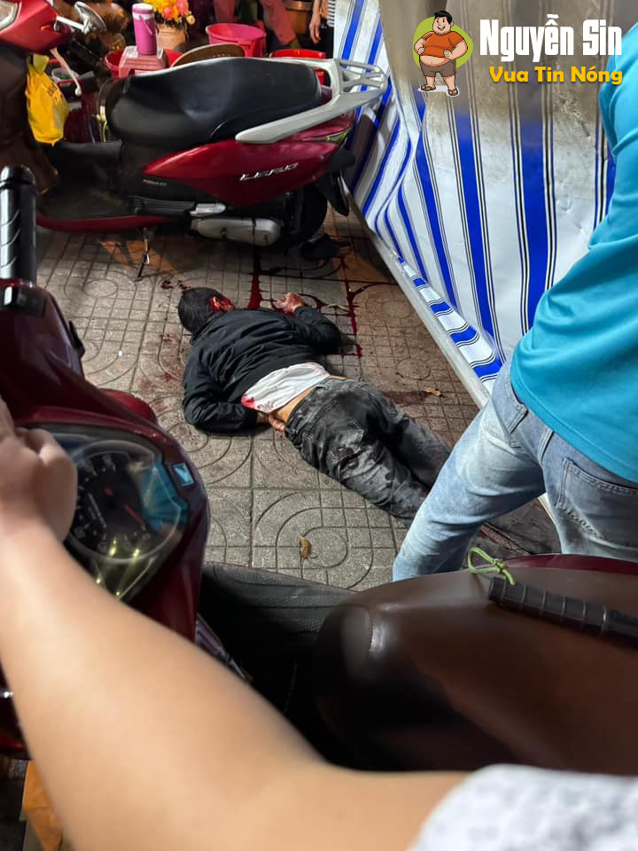 1 người đàn ông ở đâu chạy vào nhà 1 tiệm vàng rồi chạy thẳng lên tầng 3 cầm theo con d@o, sau đó catco rồi phi từ lầu 3 xuống đất tuvong