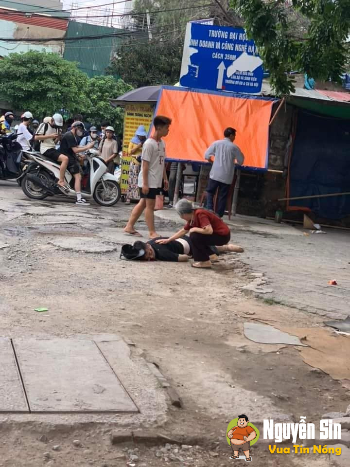 Cầu Vĩnh Tuy : xe trên cầu, người dưới cầu