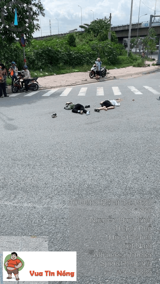 Vòng xoay Phú Hữu Tp Thủ Đức , xe bồn lùa xe máy vào gầm, khiến 2 nữ sinh ra đi thương tâm