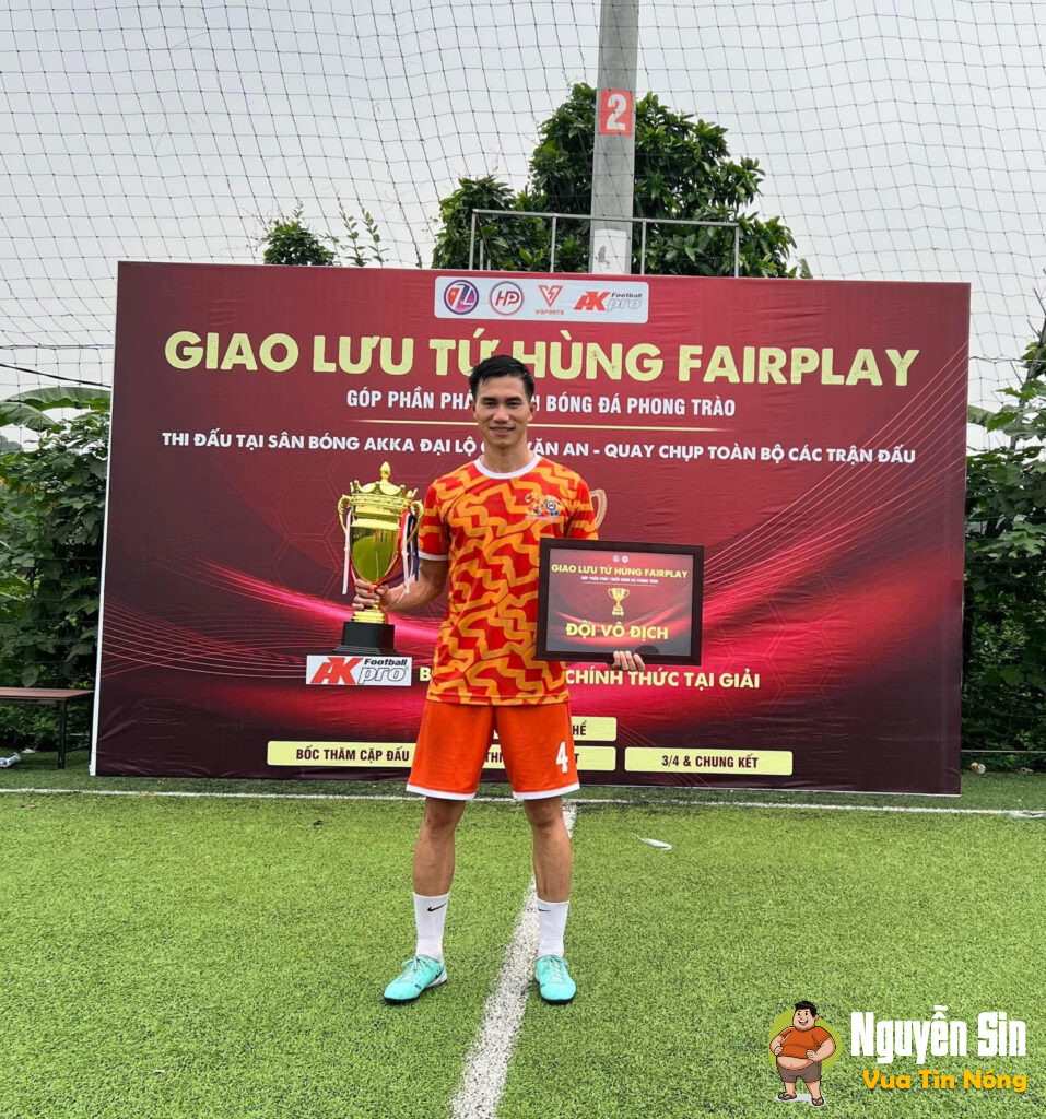 Giao lưu bóng đá và màn trả đũa thô bạo trên sân