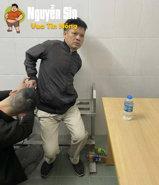 Quảng Ninh – Sáng 30.1, tại TX Quảng Yên, một vụ án mạng nghiêm trọng đã xảy ra khi nghi phạm Đ.V.L. (SN 1973) sát hại mẹ ruột và anh trai. Quảng Ninh – Sáng 30.1, tại TX Quảng Yên, một vụ án mạng nghiêm trọng đã xảy ra khi nghi phạm Đ.V.L. (SN 1973) sát hại mẹ ruột và anh trai.