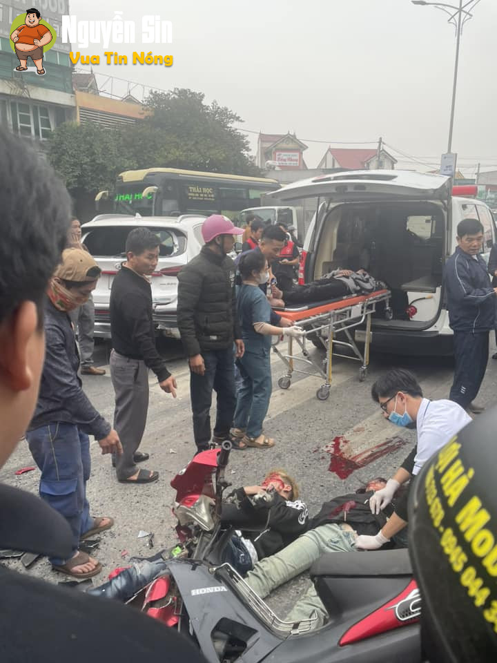 Quỳnh Lưu, Nghệ An: Kẹp 3, k đội mũ, phóng nhanh lao vào ô tô