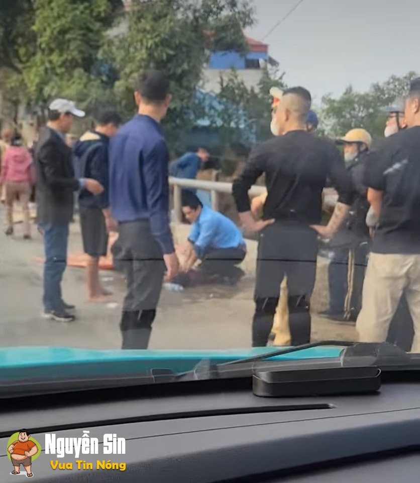 Camera của xe bên đường ghi lại vụ việc đau lòng chiều nay tại Nam Trực, Nam Định khiến nhiều người t*vong Camera của xe bên đường ghi lại vụ việc đau lòng chiều nay tại Nam Trực, Nam Định khiến nhiều người t*vong