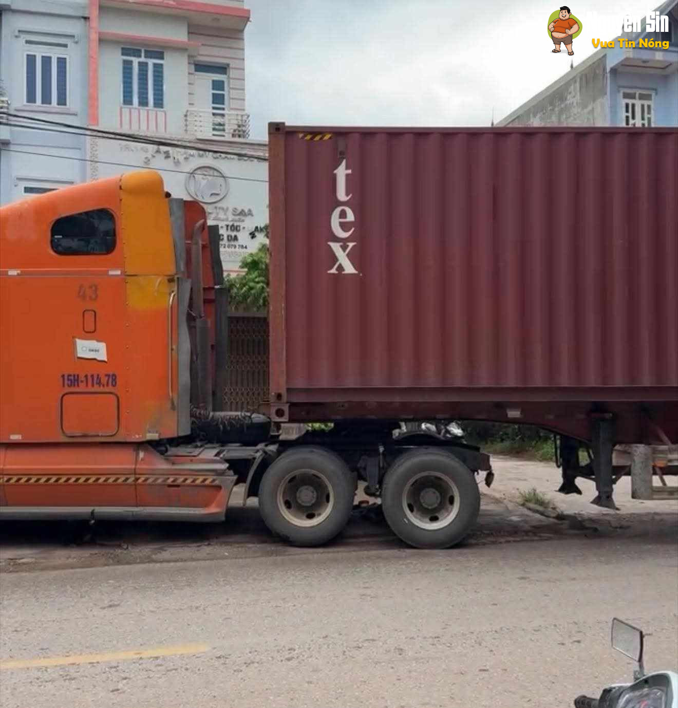 Tại ngã 4 Bảo Sơn, Lục Nam, Bắc Ninh: TNGT xe đầu kéo khiến 1 cháu bé tv