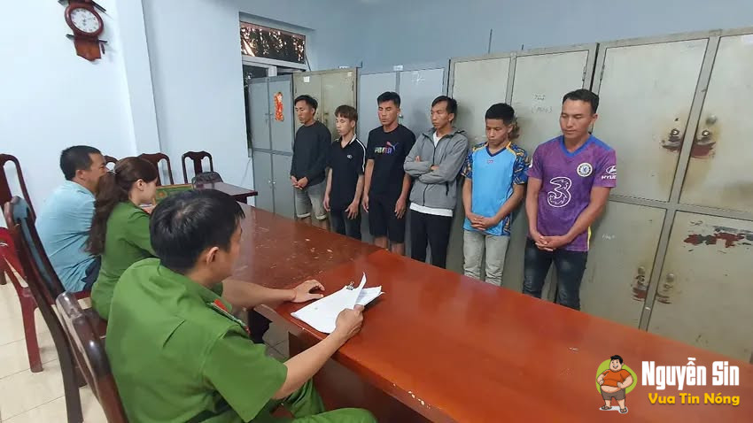 Một thiếu nữ 14 tuổi ở tỉnh Đắk Lắk bị bạn trai và đồng phạm chuốc cho say giữa rừng cao su để hiếp dâm.