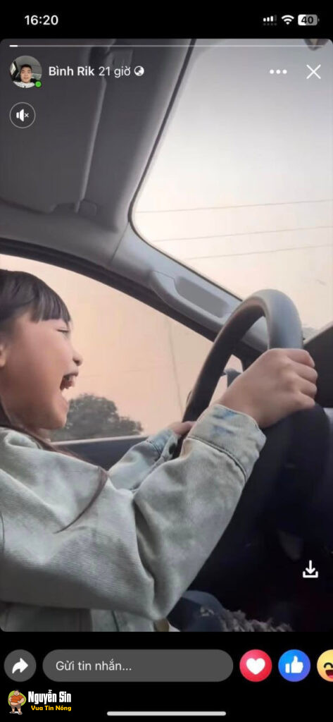 Xử phạt người bố cho con gái cầm vô lăng lái ô tô Xử phạt người bố cho con gái cầm vô lăng lái ô tô