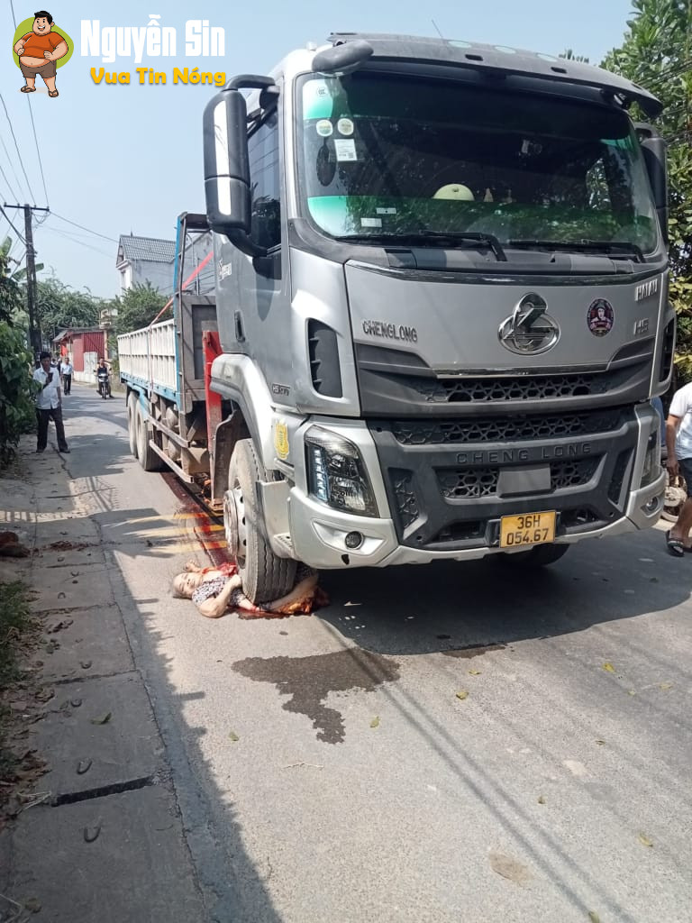 Thọ Xuân – Thanh Hóa: người phụ nữ lớn tuổi T*V dưới gầm xe howo , hiện trường vô cùng thương tâm