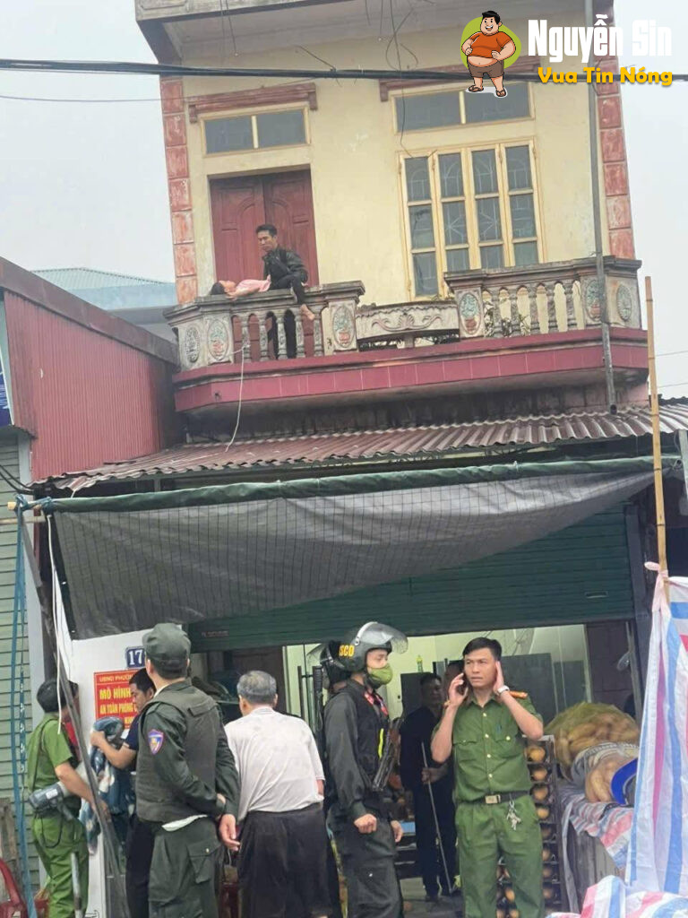 Bắc Ninh: Lẻn vào ăn trộm không thành, tên trộm bắt cóc bé gái lên mái nhà làm con tin.. Bắc Ninh: Lẻn vào ăn trộm không thành, tên trộm bắt cóc bé gái lên mái nhà làm con tin..