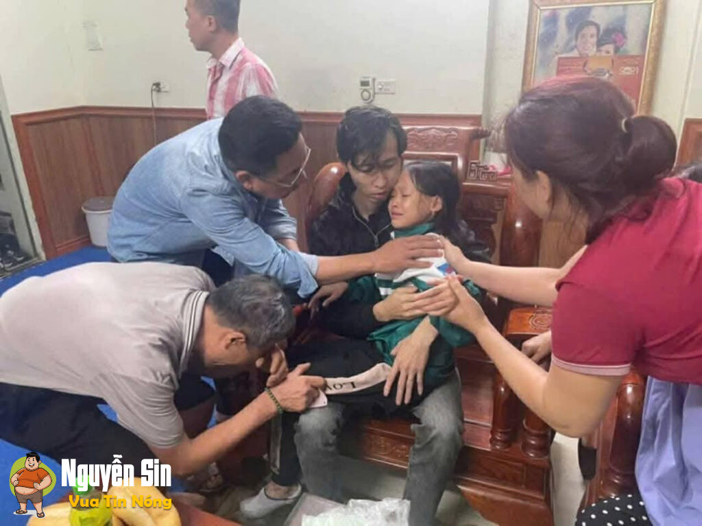 Bắc Ninh: Lẻn vào ăn trộm không thành, tên trộm bắt cóc bé gái lên mái nhà làm con tin.. Bắc Ninh: Lẻn vào ăn trộm không thành, tên trộm bắt cóc bé gái lên mái nhà làm con tin..