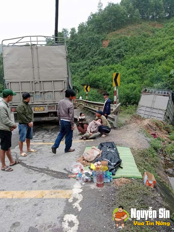 Quảng Bình: Lái xe chở bò bị tai nạn Tuvong. Thithe được người thân gọi xe cấp cứu chở về nhà. Đi được một đoạn, xe cấp cứu lại tiếp tục tông vào xe tải chở bò