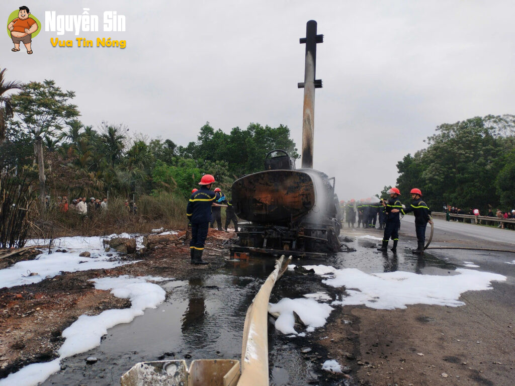 Xót xa: Cháy xe chở dầu tại cao tốc Nội Bài – Lào Cai KM124. Bác tài không thoát ra kịp