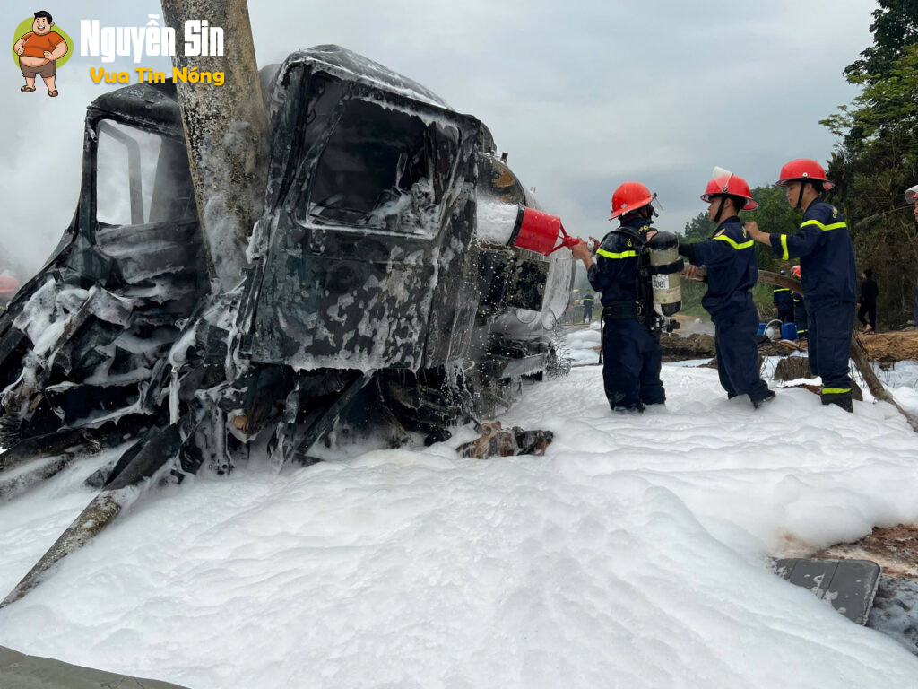 Xót xa: Cháy xe chở dầu tại cao tốc Nội Bài – Lào Cai KM124. Bác tài không thoát ra kịp