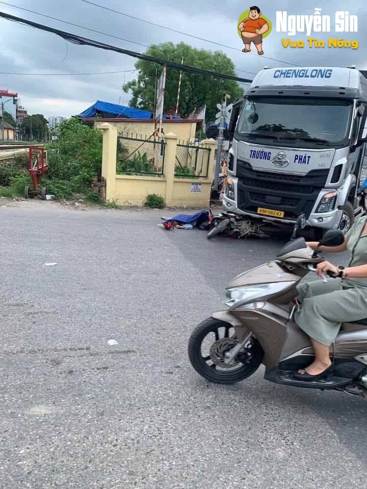 TNGT tại Thanh Trì HN sáng qua khiến 1 sinh viên năm cuối Đại Học ra đi mãi mãi