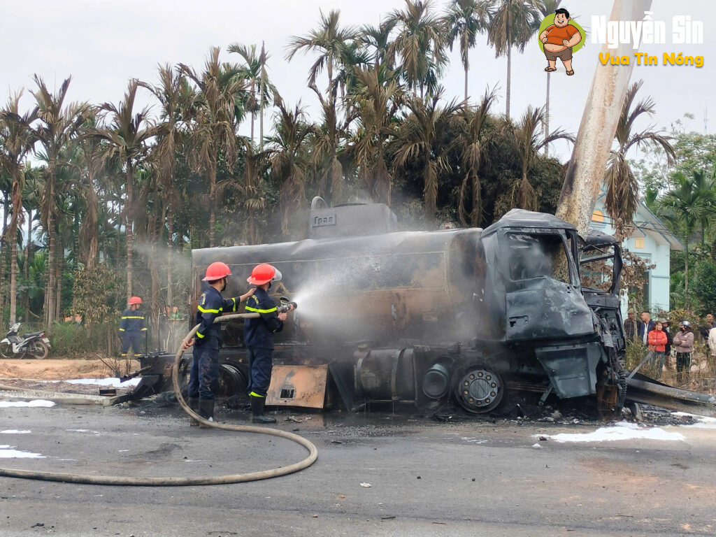 Xót xa: Cháy xe chở dầu tại cao tốc Nội Bài – Lào Cai KM124. Bác tài không thoát ra kịp