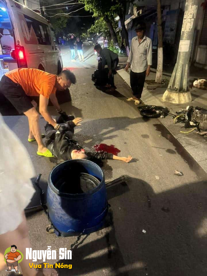 Quy Nhơn, Bình Định: 1 xe chở 3 tong vào 1 xe phụ nữ, khiến 2 ng tuvong Quy Nhơn, Bình Định: 1 xe chở 3 tong vào 1 xe phụ nữ, khiến 2 ng tuvong