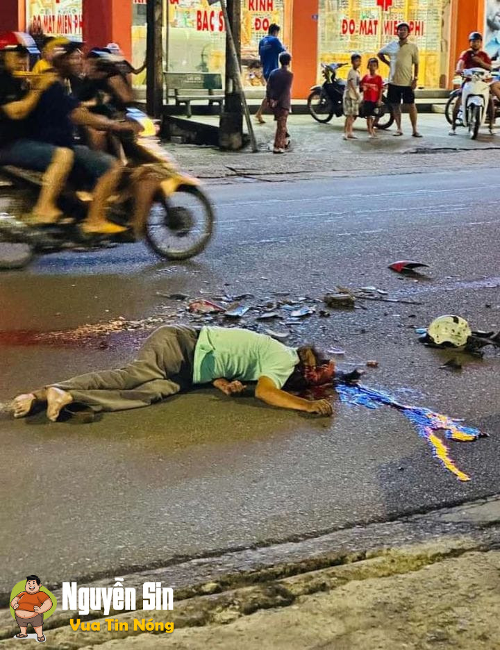 Phương Lâm, Tân Phú, Đồng Nai . Một người đi xe máy va quẹt với xe tải, không còn nguyên vẹn