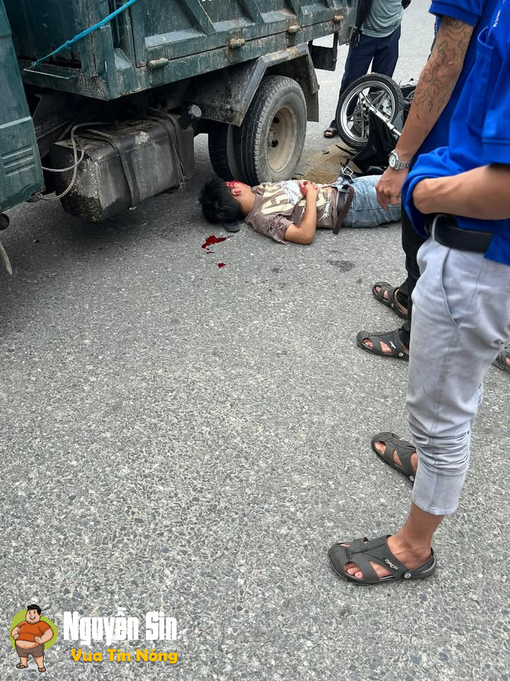 Đà Nẵng: Thanh niên ph:o’ng nhanh lao đầu vào xe tải