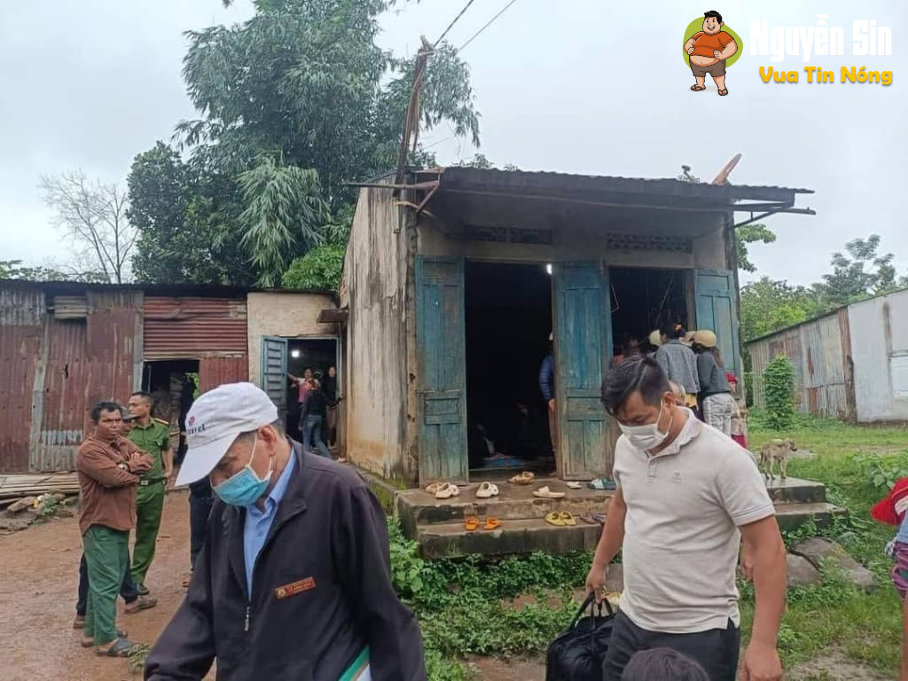 ĐĂK LĂK: Bố lái ô tô đưa con vào sân trường, lúc lùi xe cán tuvong một học sinh lớp 2 ĐĂK LĂK: Bố lái ô tô đưa con vào sân trường, lúc lùi xe cán tuvong một học sinh lớp 2
