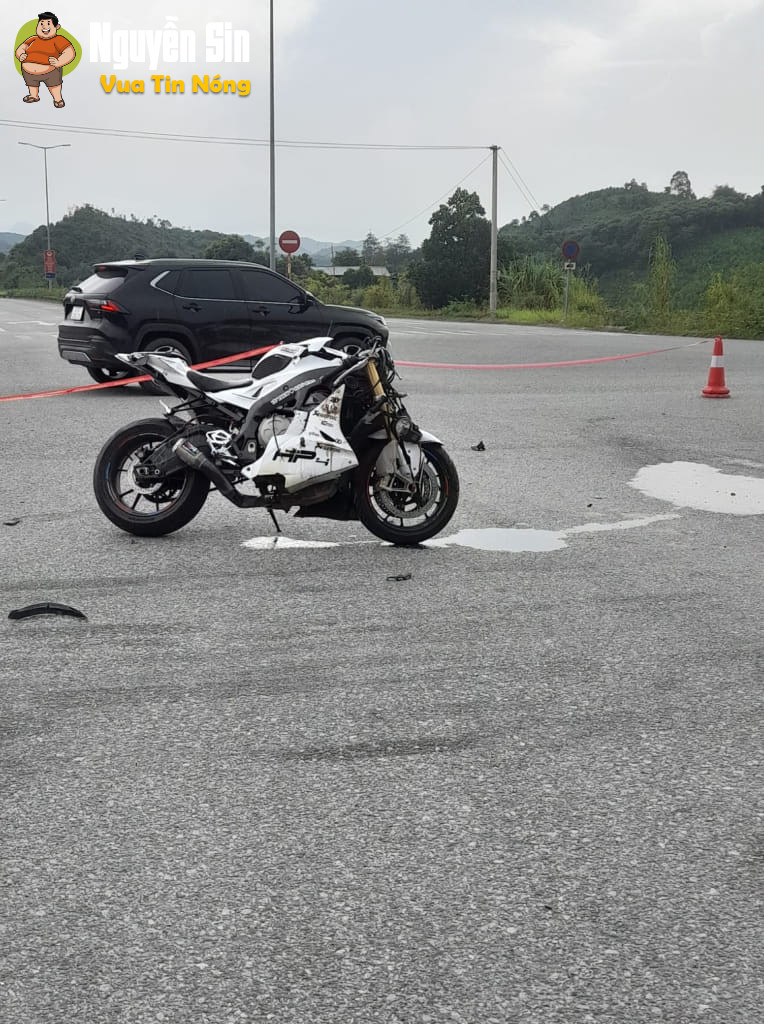 Yên Bái: 1 cô gái điều khiển PKL t:/ông ô tô ngửa cả bụng