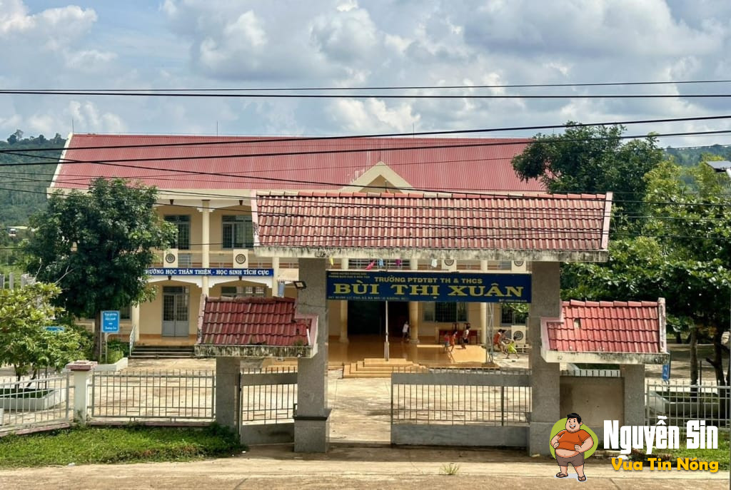 ĐĂK LĂK: Bố lái ô tô đưa con vào sân trường, lúc lùi xe cán tuvong một học sinh lớp 2 ĐĂK LĂK: Bố lái ô tô đưa con vào sân trường, lúc lùi xe cán tuvong một học sinh lớp 2