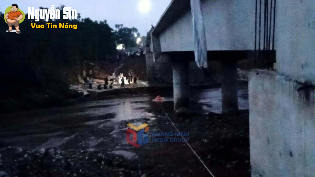 Rủ nhau suối tắm, 7 học sinh bị đuối nước