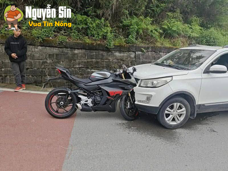 Trung Quốc: Va chạm giao thông khiến bộ phận sinh dục của người đàn ông điều khiển xe máy bị….