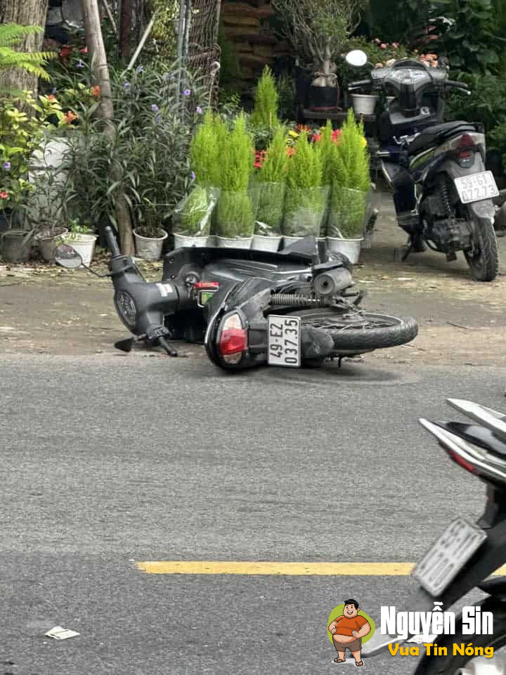 Đường Tô Ký, Quận 12: Nam thanh niên đang đi xe máy bất ngờ ngã xuống đường, đúng lúc xe tải đi tới …