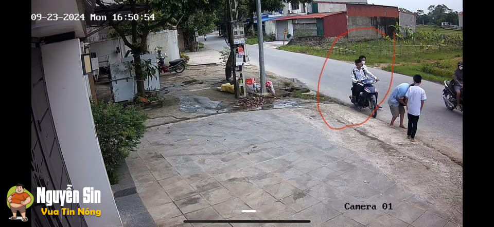 Nhà có con bé gần đường mn trông chừng cẩn thận!