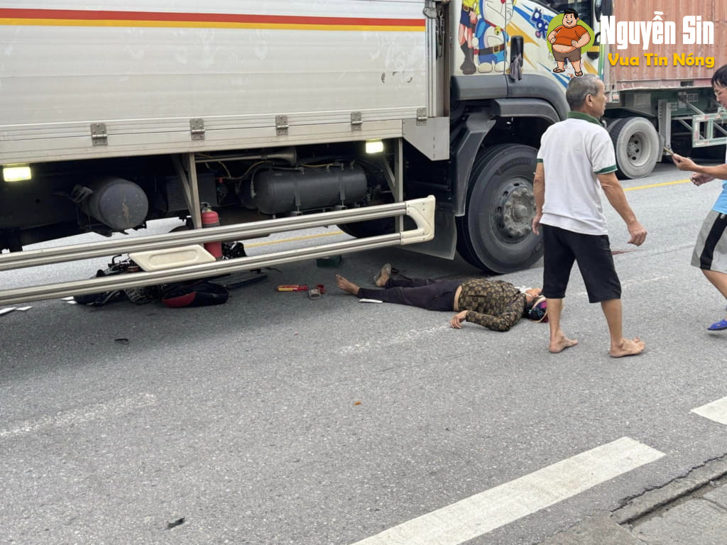 Hải Dương: TNGT giữa ô tô và xe máy khiến 2 bà cháu bị thương nặng