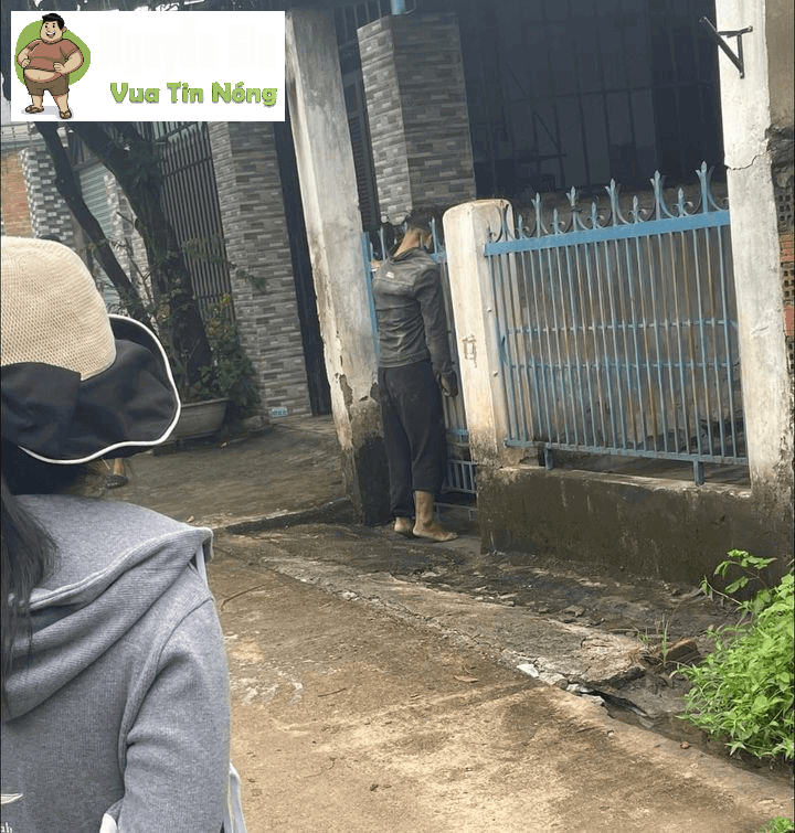 Kon Tum: Phát hiện thithe người đàn ông treo trên hàng rào nhà dân