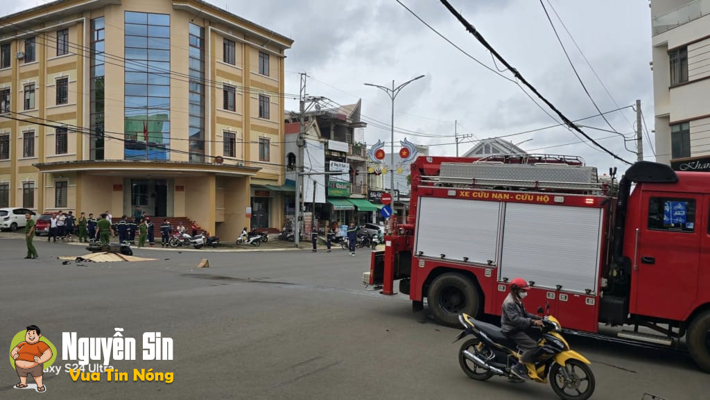 Pleiku: Xe máy vacham với xe cứu nạn cứu hộ, 1 người t*vong