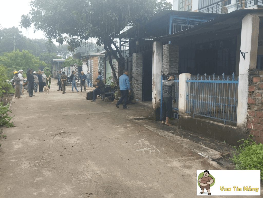 Kon Tum: Phát hiện thithe người đàn ông treo trên hàng rào nhà dân