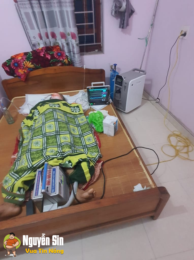 Bắc Giang: cô đang ngồi buộc dây đấu nối ống nước để tưới bồn hoa thì 1 chiếc ô đi tới.