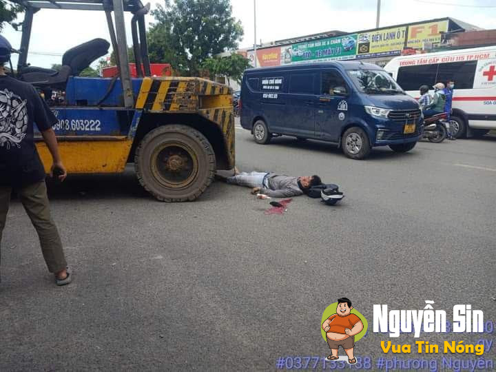 Bình Tân, TPHCM: TNGT giữa xe máy và xe nâng, người đi xe máy t*v/ong tại chỗ.