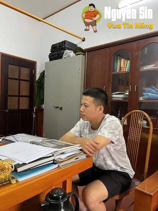 Vụ vchạm giữa nửa tải và xe con tại Thái Bình. Được biết nửa tải không ngần ngại thơm đuôi xe con để chủ xe xuống “giao lưu”.
