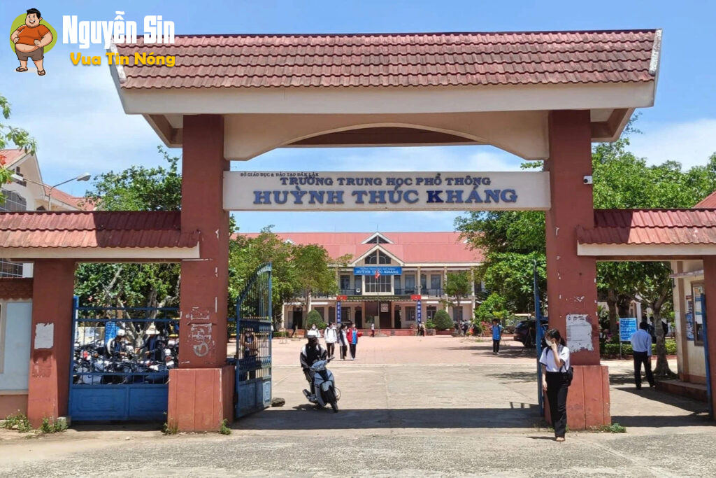 Đắk Lắk: Nữ sinh lớp 10 mang theo ch::ích đ,iện của bố đến trường, xông vào đ@nh bạn