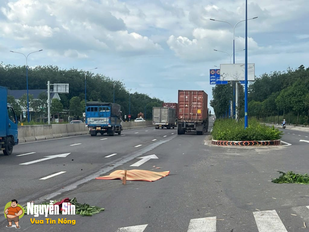 MPTV đoạn gần Hoa Viên Bến Cát, Bình Dương chiều nay: varcham với xe container ra đi không còn nguyên vẹn