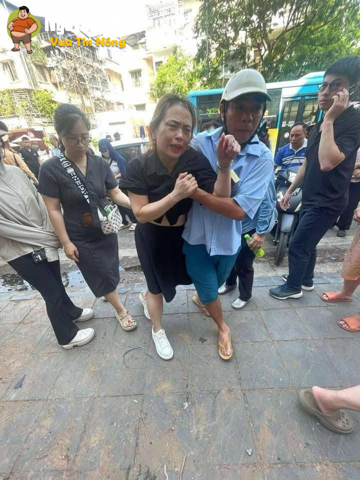 ❗️Chị gái lái xe gây tai nạn liên hoàn, người bị thương + xe máy nằm la liệt.Ngã tư Đại La, Trần Đại Nghĩa, HN.