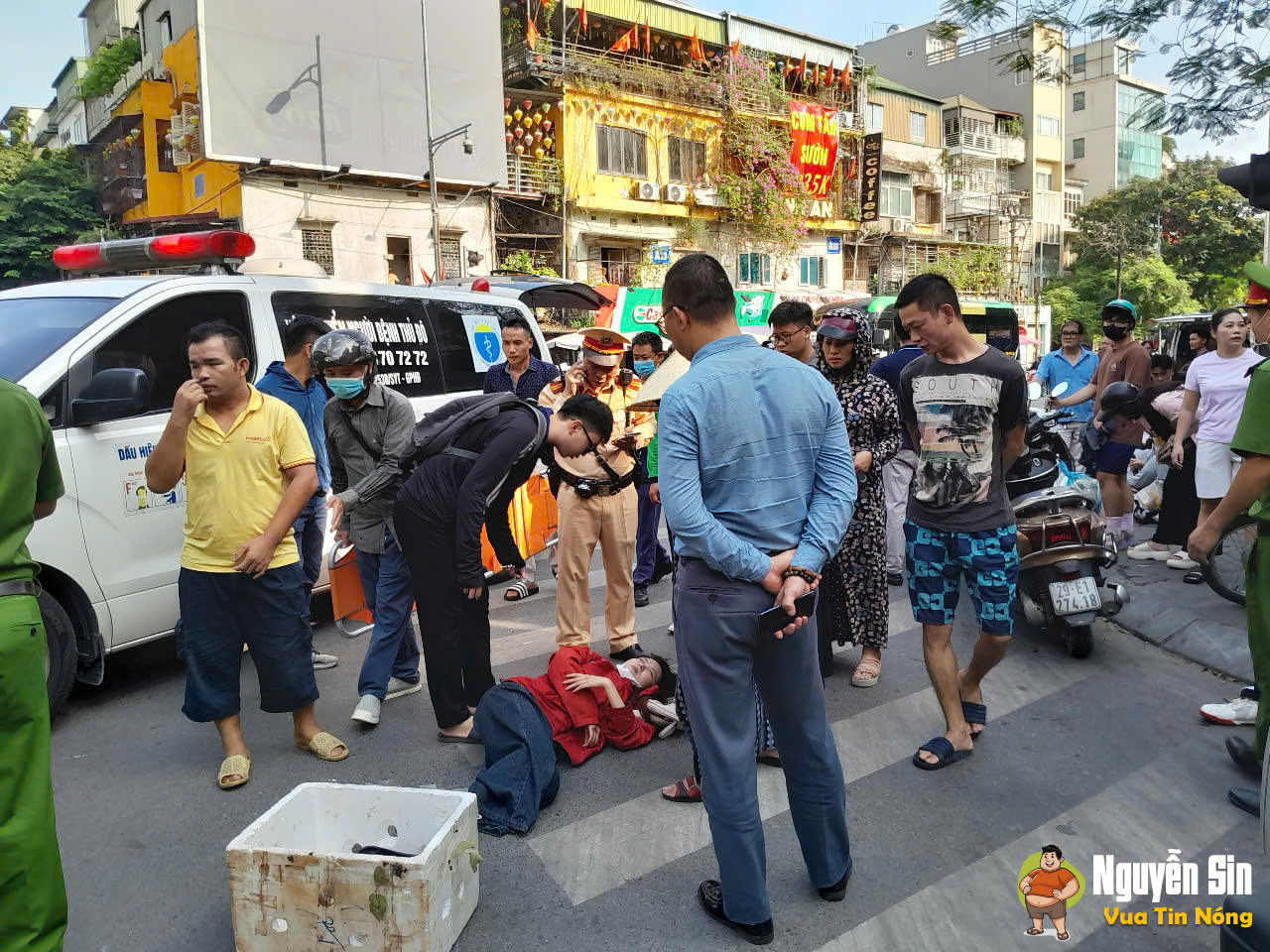 ❗️Chị gái lái xe gây tai nạn liên hoàn, người bị thương + xe máy nằm la liệt.Ngã tư Đại La, Trần Đại Nghĩa, HN.