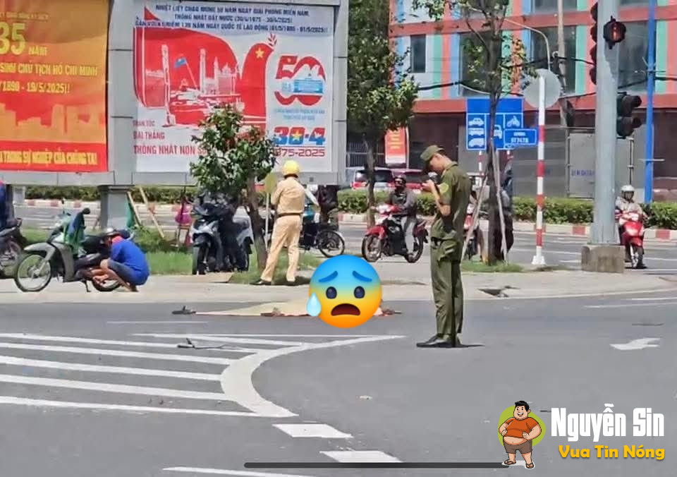 Lại Vòng xoay Kim Hằng, TPHCM . 2 người nữ đi xe máy vacham với xe tải, khiến 1 nữ tuvong tại chỗ.