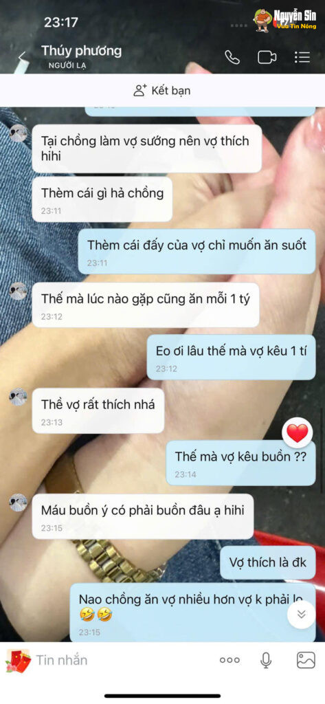 Hóng phốt anh ck đi karaoke rồi yêu tay vịn luôn